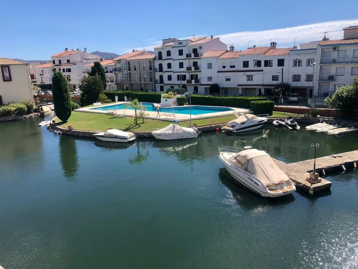 PORT SOTAVENT 2C - Apartamento en la Marina de Empuriabrava - piscina comunitaria, - parking - vistas al canal - cerca centro y playa España