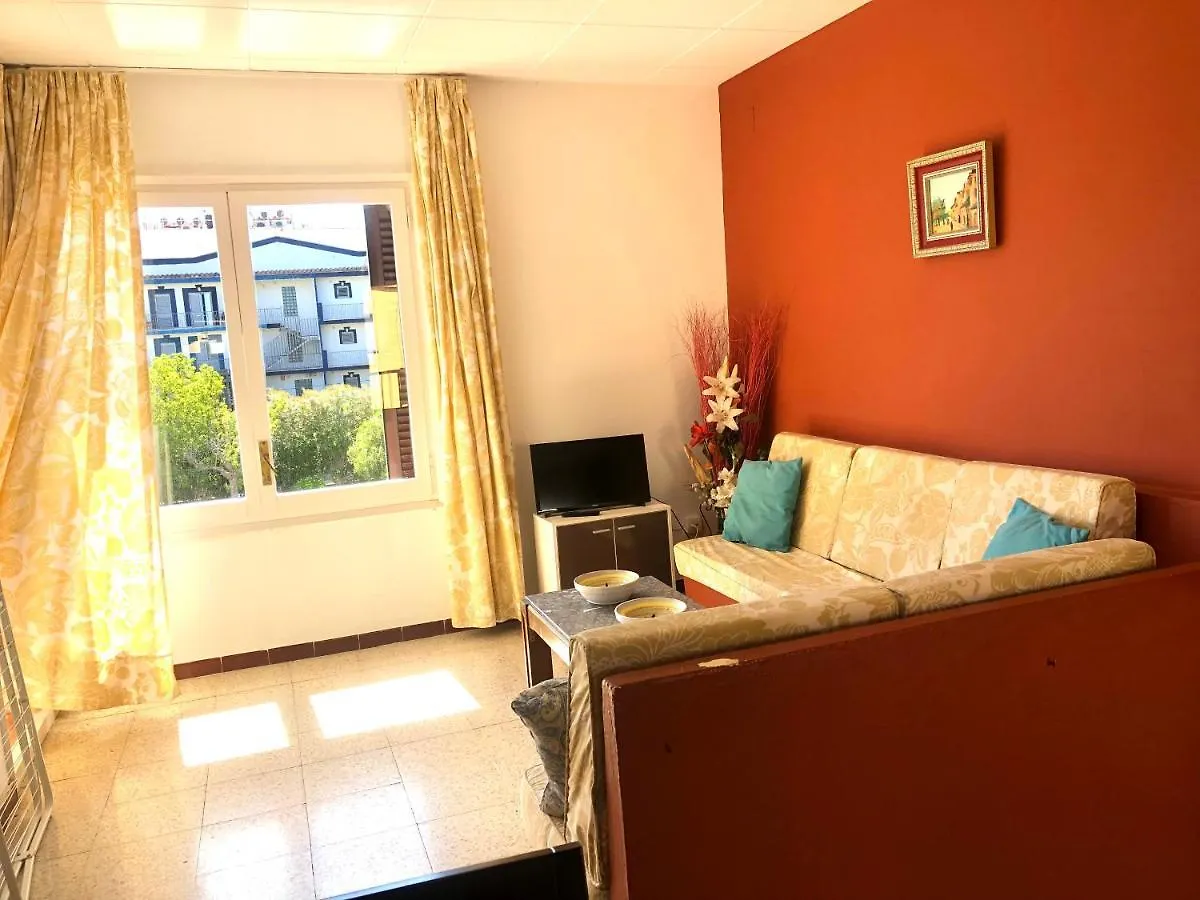 Port Sotavent: Canal-View Apartment with Pool in Marina Empuriabrava
