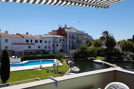 Port Sotavent: Canal-View Apartment with Pool in Marina Empuriabrava